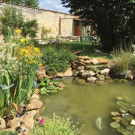 Charmante Maison Au Coeur Des Vergers Avec Cheminee, Jardin Secret Et Jeux Pour Enfants Bed & Breakfast Watronville
