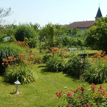 Charmante Maison Au Coeur Des Vergers Avec Cheminee, Jardin Secret Et Jeux Pour Enfants Watronville