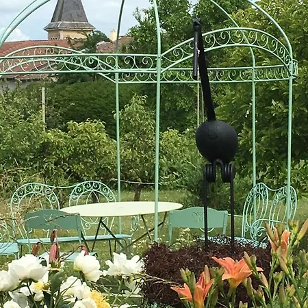 Charmante Maison Au Coeur Des Vergers Avec Cheminee, Jardin Secret Et Jeux Pour Enfants Bed & Breakfast 3*