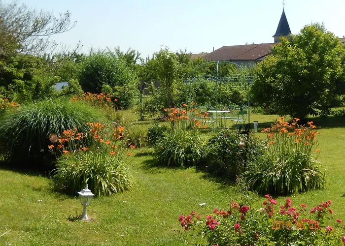 Charmante Maison Au Coeur Des Vergers Avec Cheminee, Jardin Secret Et Jeux Pour Enfants - Fr-1-585-151 Watronville